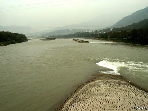 �������~��