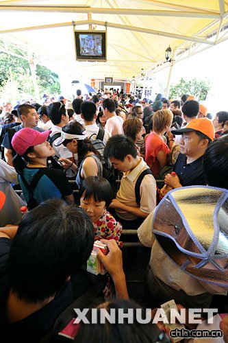 �ο����Sɽ��������վ�ȴ���ɽ��7��5�Քz���� �M��7���ԁ����Sɽ�L���^ӭ�����θ߷壬���Mɽ�οͳ��^4000�˴Ρ��������ڌW������������أ������Sɽ���^��60�q�������ˡ��̎����W���ο͌��а�r���ݣ��Լ�7��1����12��31�Ռ����Ї������������C�l��ӛ���C����ӛ�ߌ������TƱ�ȃ��ݴ�ʩ�_ʼ���У��Sɽ���^��u�M���������θ߷塣 ���A��ӛ�� ꐕ��A �z 