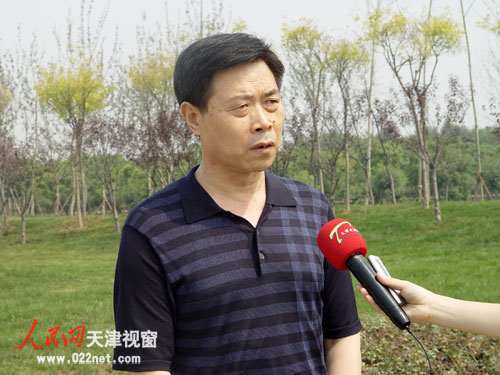 天津市園林局副局長張群芳接受采訪