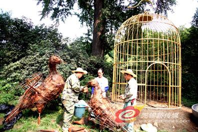 錫惠公園園藝師制作立體花壇