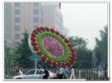 �|��·�ڵĻ���СƷ