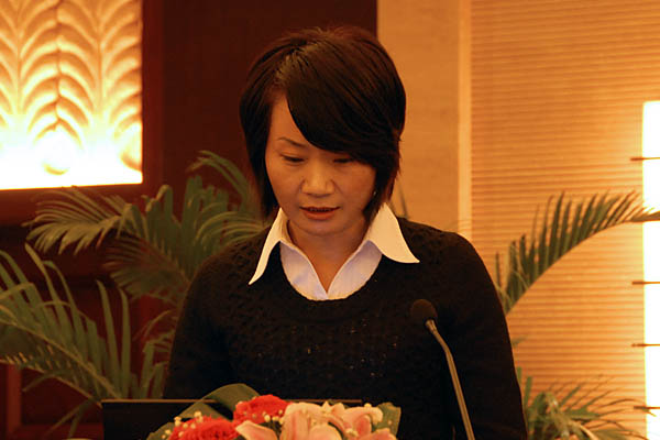 許昌市園林綠化局局長(zhǎng)王曼麗發(fā)言