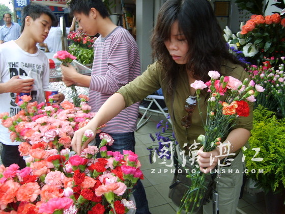 տ�����r����ĸ�H �м��B(y��ng)����(�D)