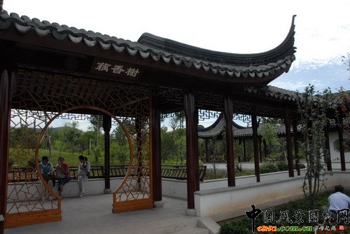 ��(j��)�ψ@���@