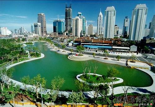 ���ˣ��Ϻ��L���@�ְlչ��ʮ��