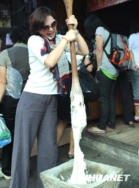  10��4����һλŮʿ���ؑc�������w����﹝���ס������Ρ���