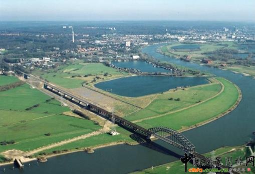 �������O(sh��)�c���o(h��)���l(f��)չ�c���m(x��)֮�g��ƽ��