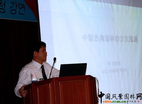 11��9�գ�ɽ�|��W������Уˇ�g�WԺ�OӋϵ������ꖽ����S�WУ"�������v��"��5�ڳ��L�n��������W����