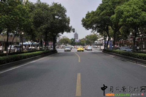 ����·�־�