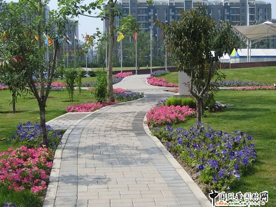 �W�\�山���؅^(q��)�R�r�Oʩ�G������һ�˶�����V���·