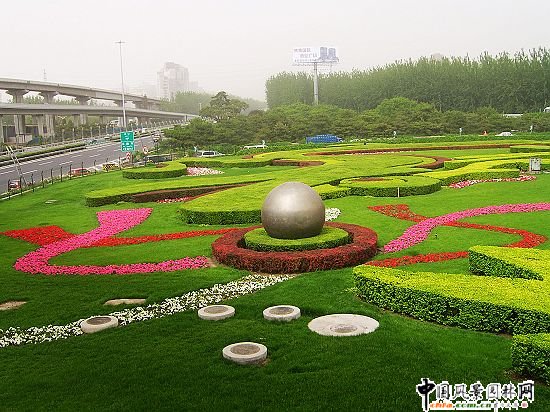 �׶��C����Ԫ�� 