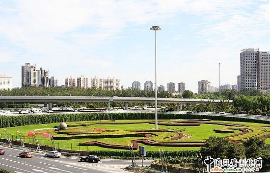 �׶��C����Ԫ��