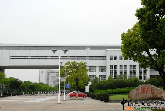     �Ϻ���W�Ǉ��ҡ�211���̡����c���O��У֮һ��У�@���^���������Ϻ��л��@��λ�� 