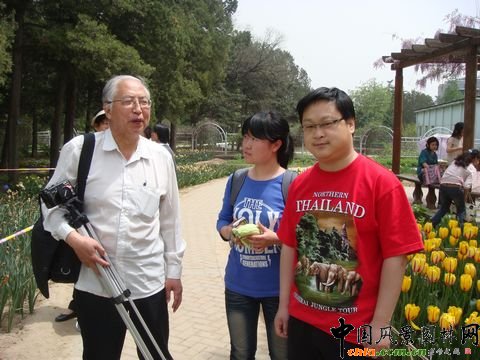 �ڱ����r�WԺ��һ�������ݽ̎��֮�g���l��֪���@��һλ���e��ס�ğ����ˡ���ꐽ����m�����ݣ������ژI���r