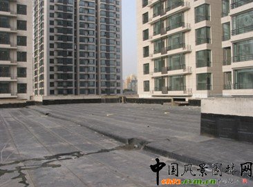 ��픻��@����