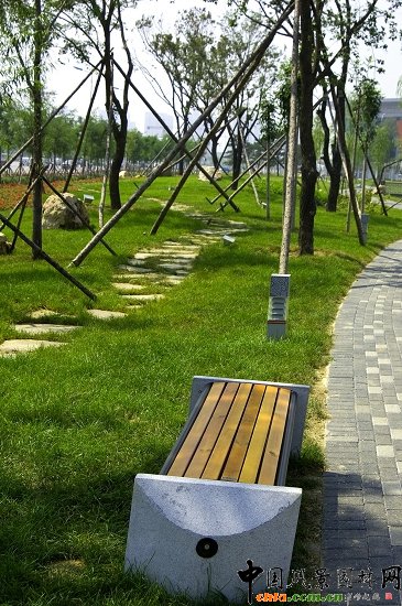 自然洋溢的路邊休閑步道