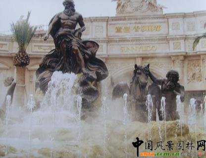 ���U����