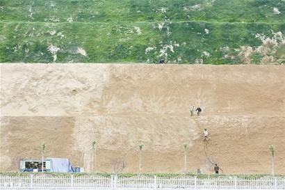 �������䮔��ɽ�Gɫ���g��