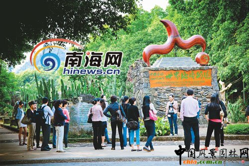 ���ڻ�ɽȺ������|���@ÿ�����������������ο�ǰ�����[�� 