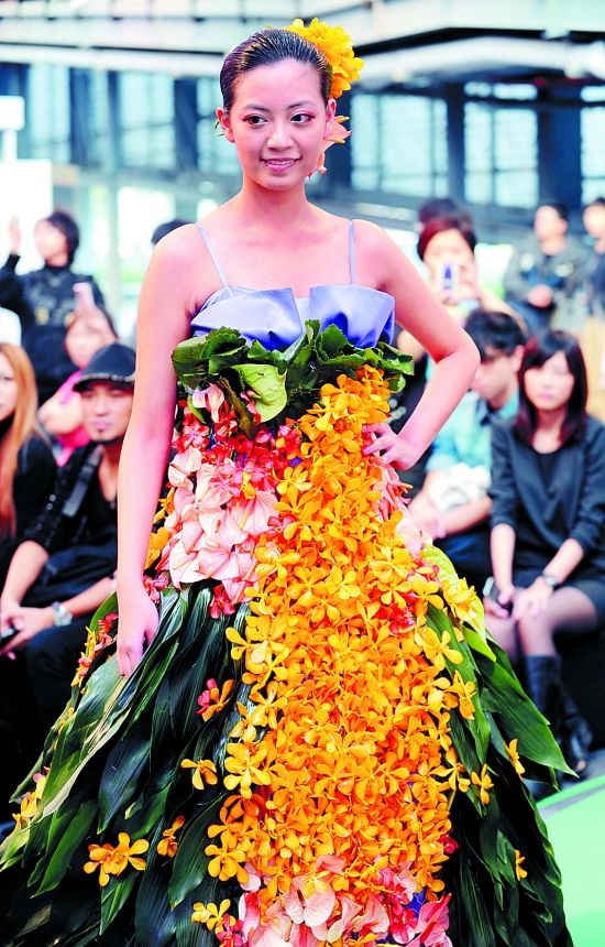 27�գ��_��22��������b�OӋ���Ի������}�ĕr�b��Ʒ��2010�_�����H���ܲ��[�������^�������࣬չ�F�����ĕr���¡�ҕ���硣