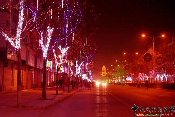 ������ҹ�F��һ���R����̎��һƬ�����ğ������ż�����æ����һ����˂����������е�������һ�ж������X��