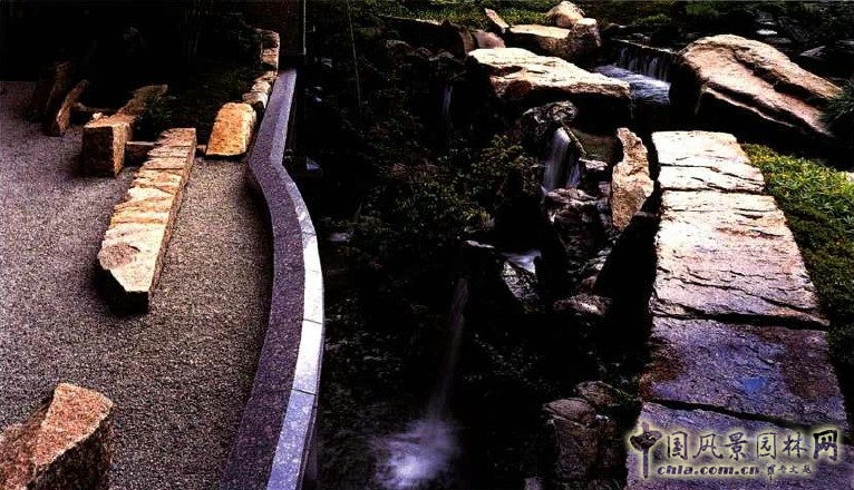 枡野俊明 中庭 瀑松庭