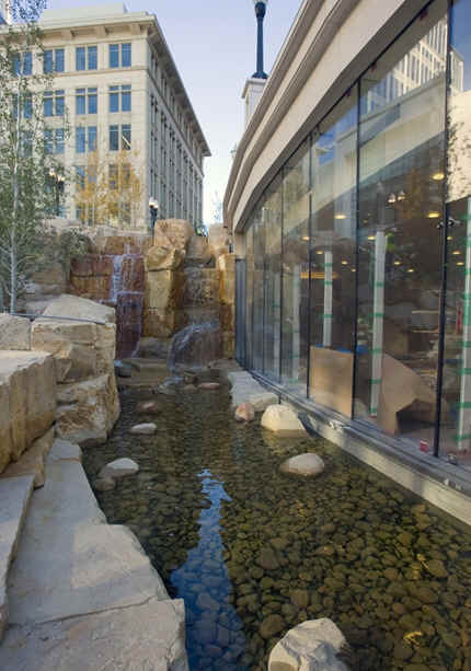 美國“城市溪流中心”購物中心