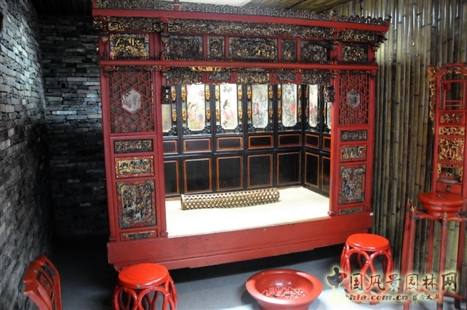 滕頭案例館中展示的“十里紅妝”寧波風情