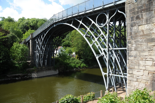 英國鐵橋峽谷 中國風景園林網