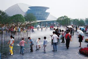 市民廣場已經成為市民游客休閑娛樂的重要場所 