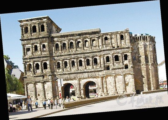 德國古城特里爾黑門南側