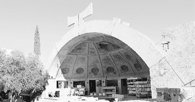 阿科桑底典型的“瓷穹頂”生態(tài)建筑