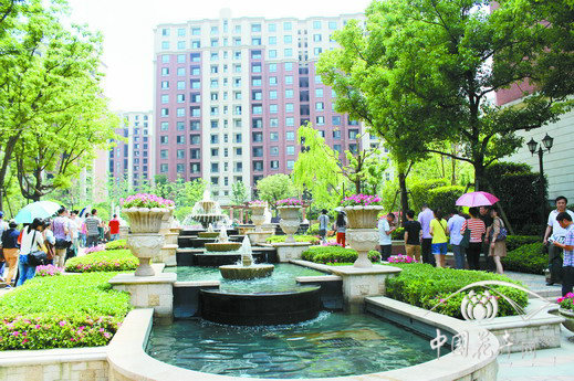 中央景觀帶采用典型英式園林設計手法