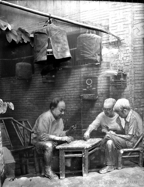 寬窄巷子道路兩側模糊二維與三維空間的浮雕景觀