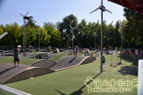 “瘋狂物”（“Folies）