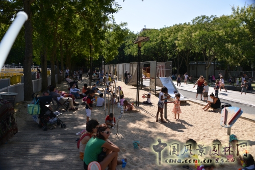 “瘋狂物”（“Folies）