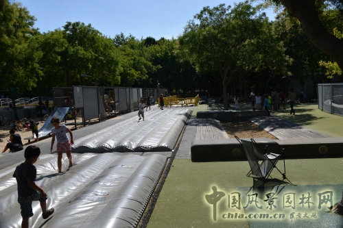 “瘋狂物”（“Folies）