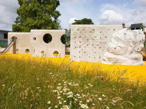 KLA公司設計的諾曼德公園是倫敦西部的一座地標性公園。公園內部是具有創新性的彈性空間,優質的景觀為游客們提供了游賞、放松和娛樂的場所。