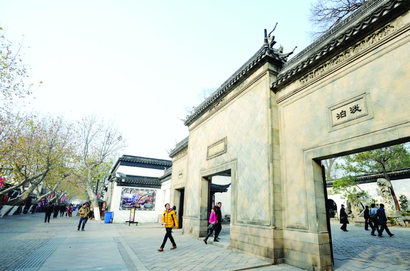 融入古城之中的拙政園門前的街景
