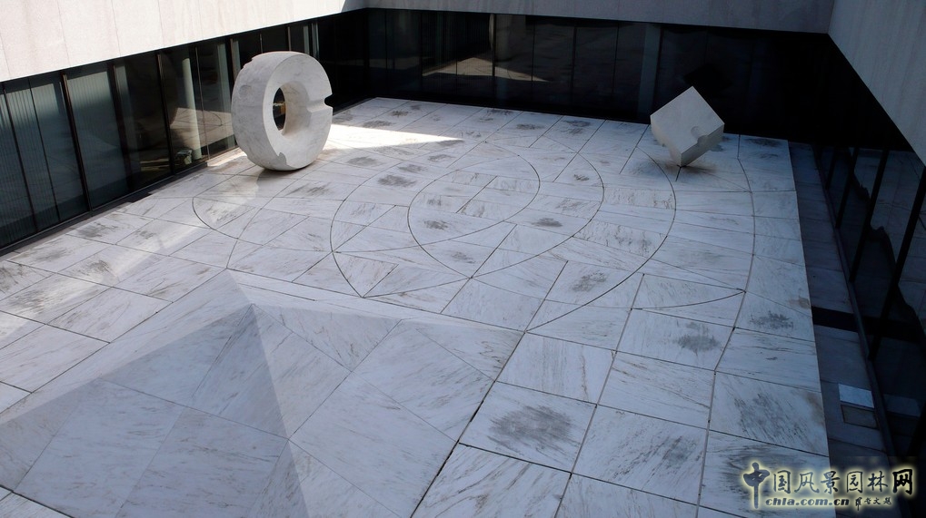 貝尼克圖書館下沉庭院