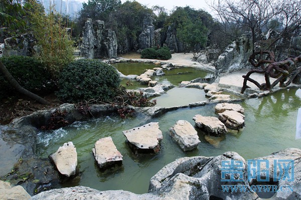 “瑤池”景色秀麗,有如天然盆景。