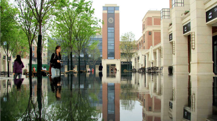 33米鏡面倒影溢水池