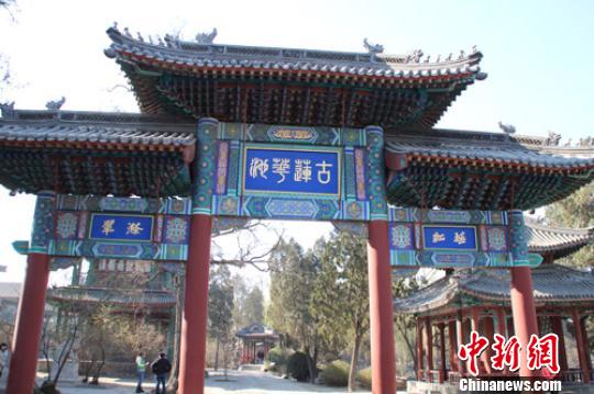 保定河北古蓮花池牌樓。李芳華攝