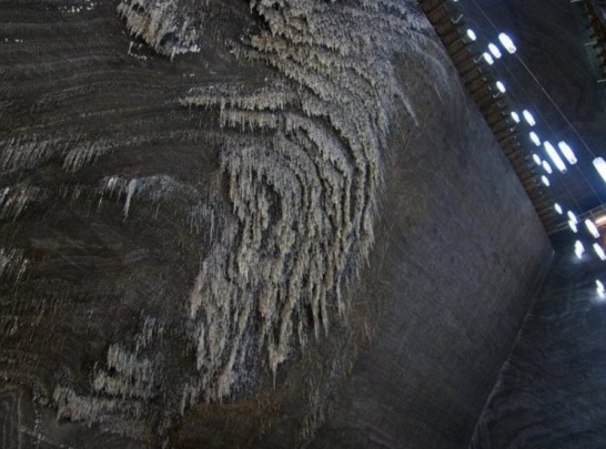 羅馬尼亞廢棄鹽礦變身奇幻主題公園