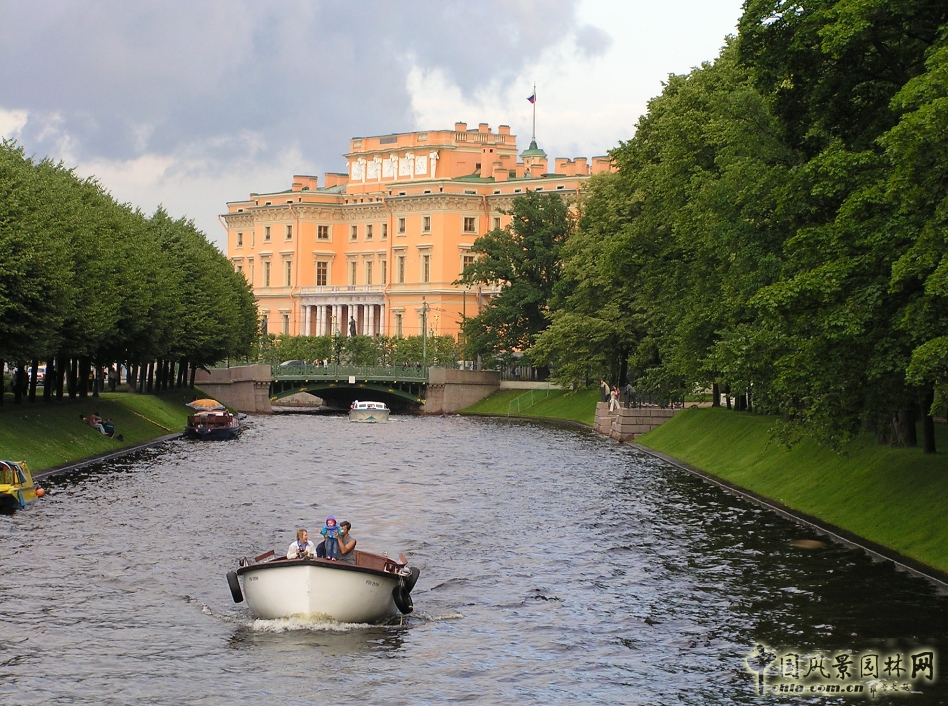 米哈伊洛夫斯基宮廷花園