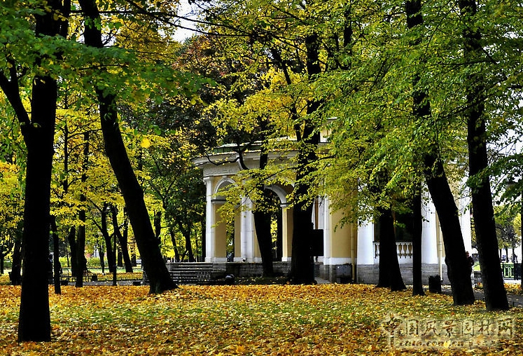 米哈伊洛夫斯基宮廷花園