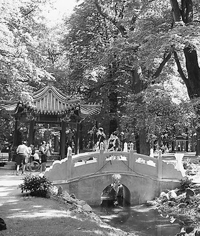 華沙皇家瓦津基公園內的“中國園”一角。