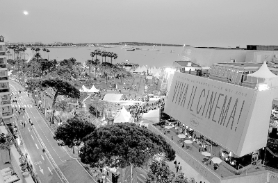 戛納的成名得益于舉辦國(guó)際電影節(jié)