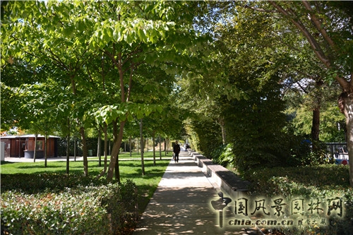 克里希?巴蒂尼奧勒公園