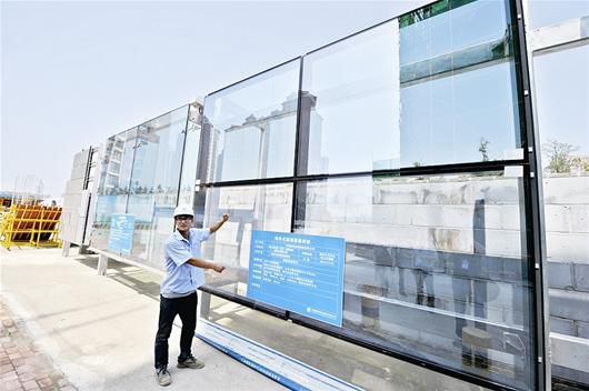 園內展館采用大面積玻璃幕墻